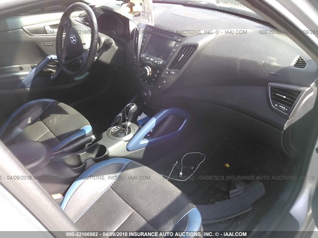 KMHTC6AE6DU134202 - 2013 HYUNDAI VELOSTER TURBO SILVER photo 5