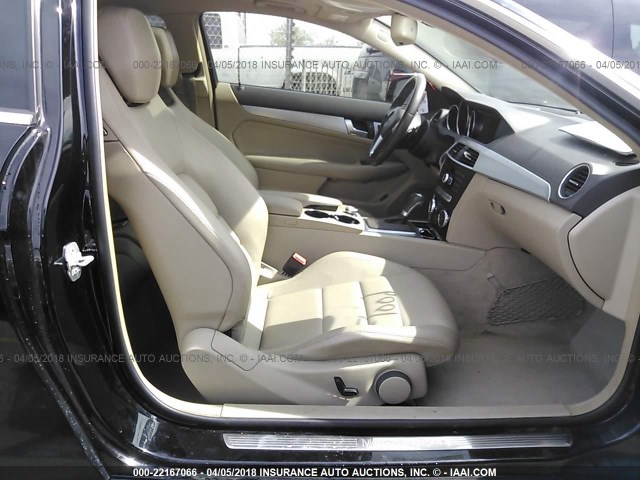 WDDGJ5HB5CF911656 - 2012 MERCEDES-BENZ C 350 BLACK photo 5