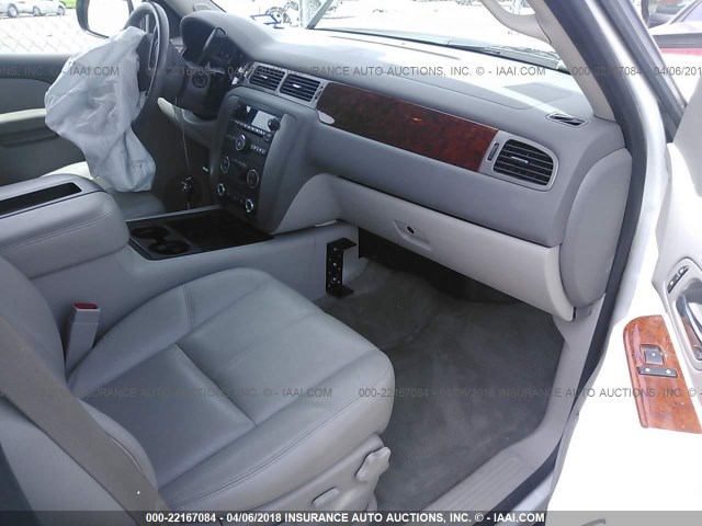 1GKS1KE01DR115285 - 2013 GMC YUKON XL C1500 SLT WHITE photo 5