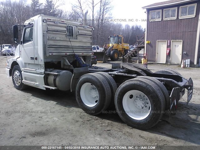 4V4ND2RH2YN244380 - 2000 VOLVO VN WHITE photo 3