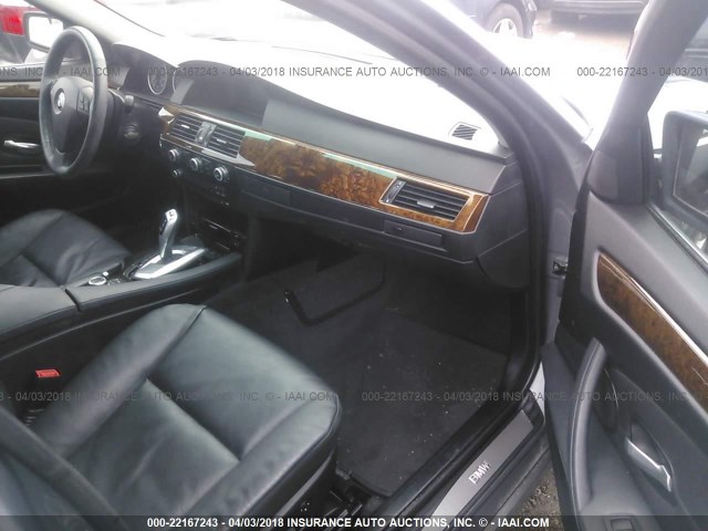 WBANV13529C155436 - 2009 BMW 528 XI GRAY photo 5