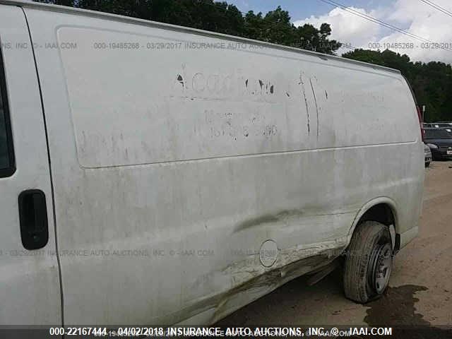 1GTGG29V731185599 - 2003 GMC SAVANA G2500 WHITE photo 6