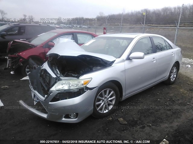4T1BF3EK5BU594966 - 2011 TOYOTA CAMRY SE/LE/XLE Серебристый фото 2