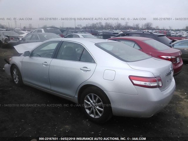 4T1BF3EK5BU594966 - 2011 TOYOTA CAMRY SE/LE/XLE Серебристый фото 3