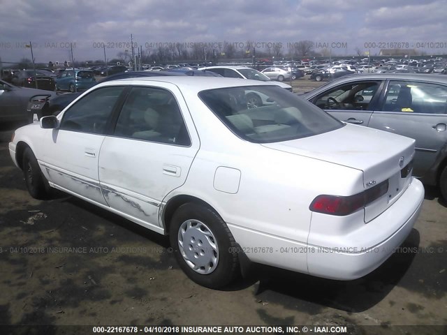 JT2BG22K0X0319531 - 1999 TOYOTA CAMRY LE/XLE WHITE photo 3