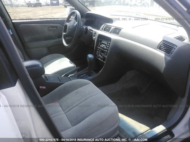 JT2BG22K0X0319531 - 1999 TOYOTA CAMRY LE/XLE WHITE photo 5