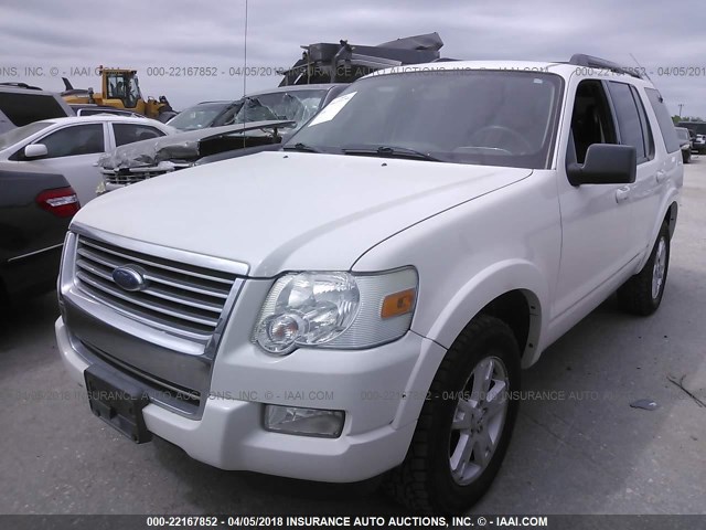 1FMEU73879UA43868 - 2009 FORD EXPLORER XLT WHITE photo 2