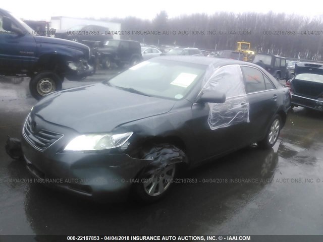 4T1BK46K07U516117 - 2007 TOYOTA CAMRY NEW GENERAT LE/XLE/SE GRAY photo 2