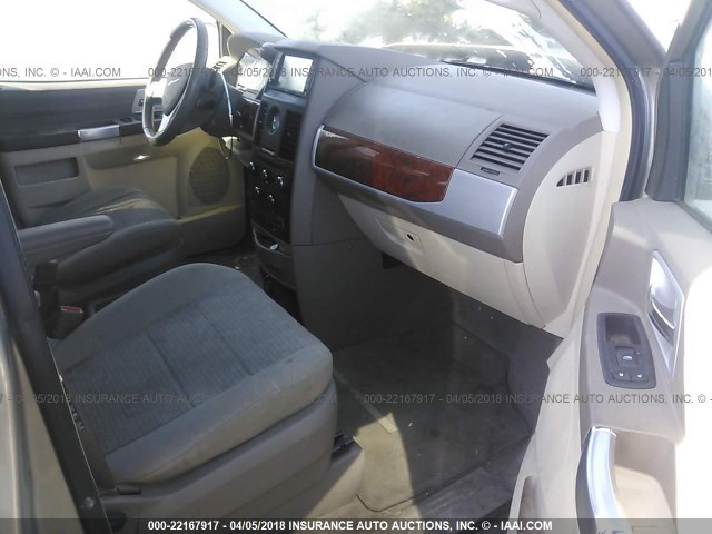 2A8HR54P98R682948 - 2008 CHRYSLER TOWN & COUNTRY TOURING TAN photo 5