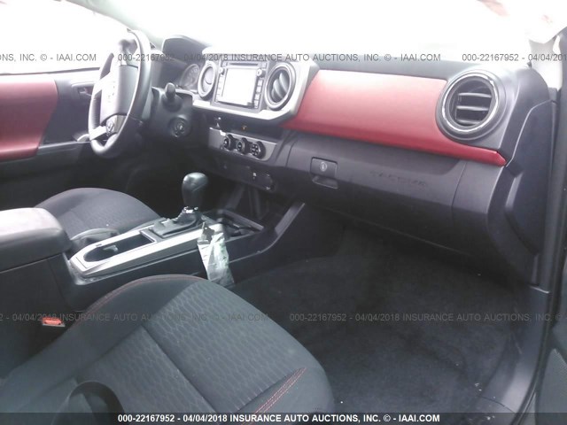 3TMAZ5CN7HM029969 - 2017 TOYOTA TACOMA DBL CAB/SR5/TRD SPORT/OR BLACK photo 5