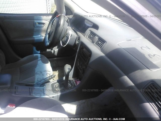 4T1BG22KX1U803855 - 2001 TOYOTA CAMRY CE/LE/XLE SILVER photo 5