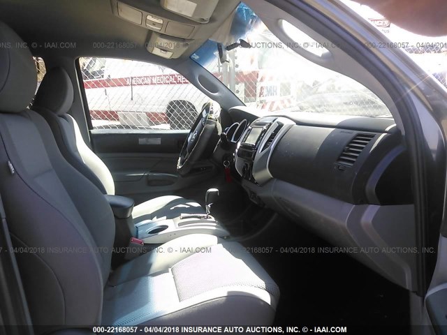5TFLU4EN8EX084869 - 2014 TOYOTA TACOMA DOUBLE CAB ნაცრისფერი ფოტო 5