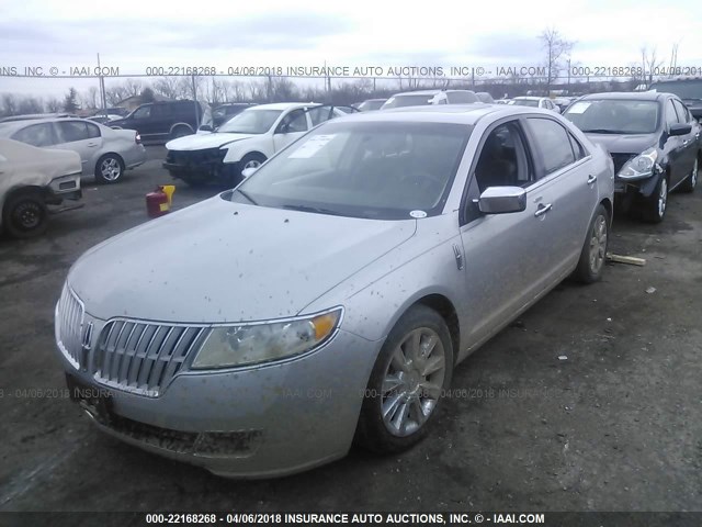 3LNHL2GCXAR755465 - 2010 LINCOLN MKZ SILVER photo 2