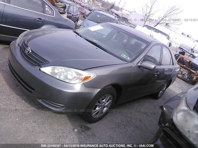 4T1BF32K24U588369 - 2004 TOYOTA CAMRY LE/XLE/SE GRAY photo 2