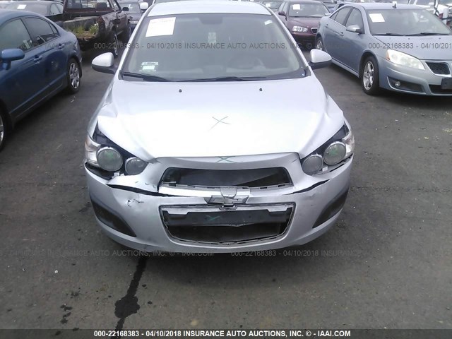 1G1JA5SG4D4144506 - 2013 CHEVROLET SONIC LS 银色 照片 6