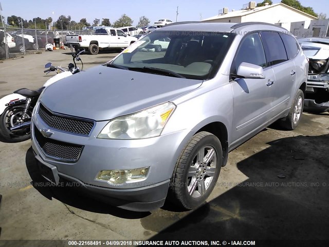 1GNLVGED0AJ263336 - 2010 CHEVROLET TRAVERSE LT SILVER photo 2