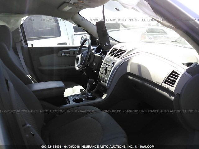 1GNLVGED0AJ263336 - 2010 CHEVROLET TRAVERSE LT SILVER photo 5