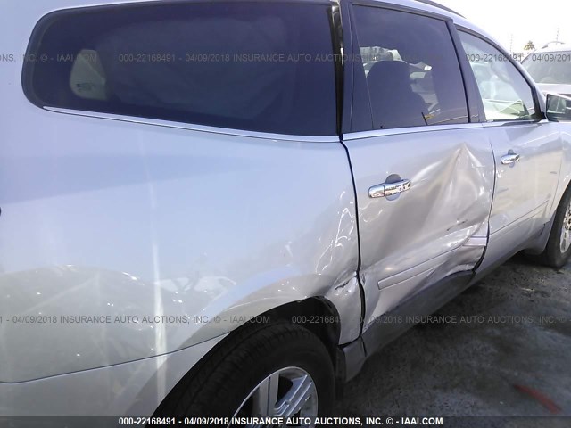 1GNLVGED0AJ263336 - 2010 CHEVROLET TRAVERSE LT SILVER photo 6