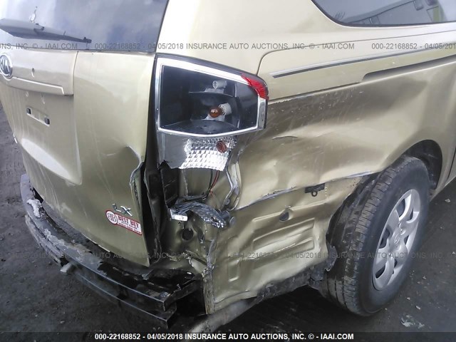 KNDMB233X96307876 - 2009 KIA SEDONA EX/LX GOLD photo 6