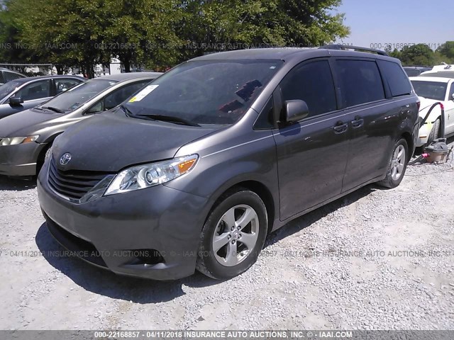 5TDKK3DC1FS600847 - 2015 TOYOTA SIENNA LE GRAY photo 2