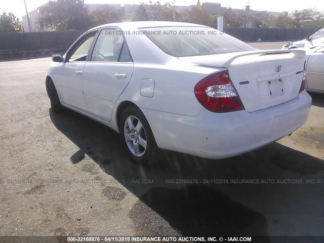 4T1BE32K83U160324 - 2003 TOYOTA CAMRY LE/XLE/SE თეთრი ფოტო 3