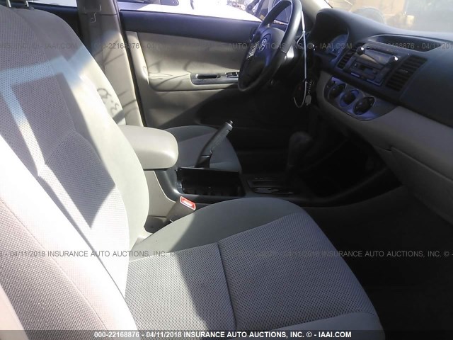 4T1BE32K83U160324 - 2003 TOYOTA CAMRY LE/XLE/SE თეთრი ფოტო 5