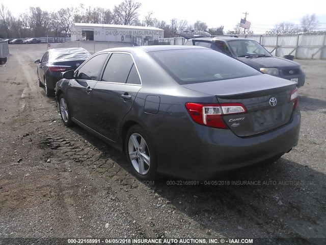 4T1BF1FK8EU406514 - 2014 TOYOTA CAMRY L/SE/LE/XLE 灰色 照片 3
