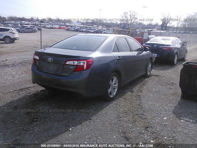 4T1BF1FK8EU406514 - 2014 TOYOTA CAMRY L/SE/LE/XLE 灰色 照片 4