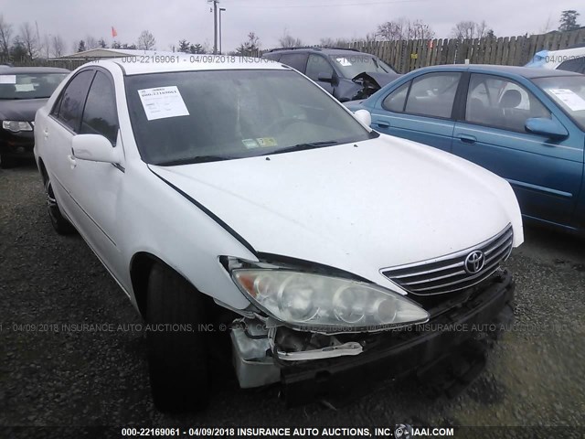 4T1BE32K85U580572 - 2005 TOYOTA CAMRY LE/XLE/SE 白色 照片 1
