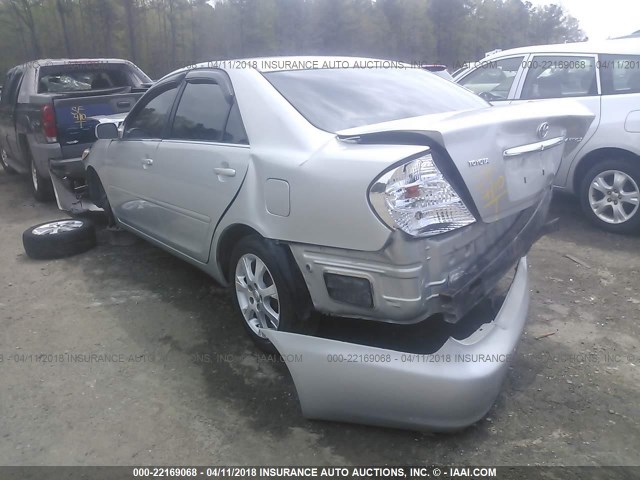 4T1BE32K43U712997 - 2003 TOYOTA CAMRY LE/XLE/SE ვერცხლისფერი ფოტო 3