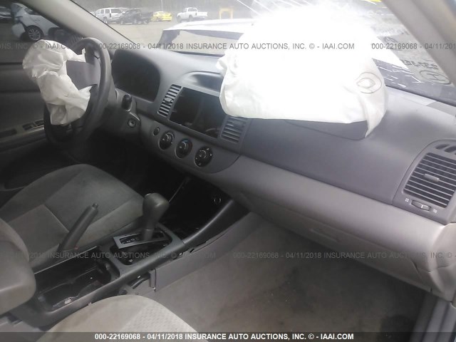 4T1BE32K43U712997 - 2003 TOYOTA CAMRY LE/XLE/SE ვერცხლისფერი ფოტო 5