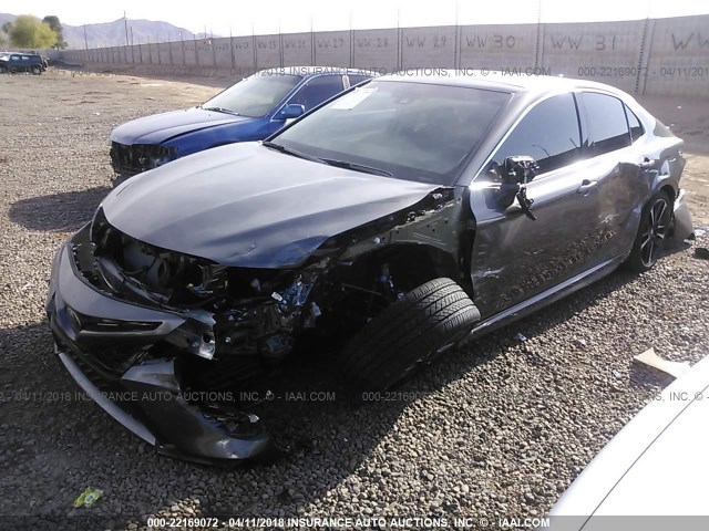 4T1BZ1HK0JU010382 - 2018 TOYOTA CAMRY XSE/XLE Boz foto 2