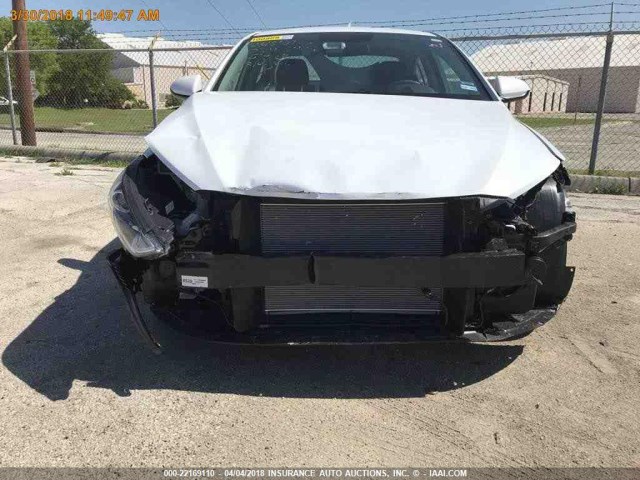 5NPD84LF6JH319599 - 2018 HYUNDAI ELANTRA SEL/VALUE/LIMITED WHITE photo 12