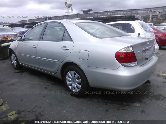 4T1BE32K15U966816 - 2005 TOYOTA CAMRY LE/XLE/SE 银色 照片 3