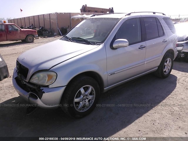 4JGAB75E43A425923 - 2003 MERCEDES-BENZ ML 500 SILVER photo 2