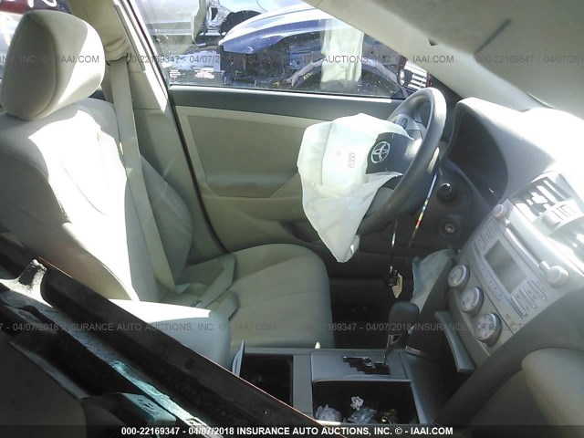 4T4BF3EK4BR159460 - 2011 TOYOTA CAMRY SE/LE/XLE RED photo 5