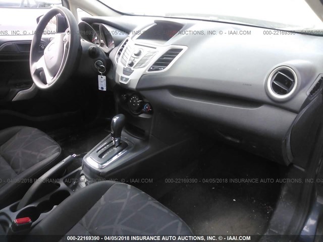 3FADP4BJ4DM191277 - 2013 FORD FIESTA SE GRAY photo 5