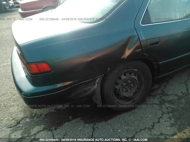 4T1BF22K0WU042814 - 1998 TOYOTA CAMRY CE/LE/XLE 绿色 照片 6