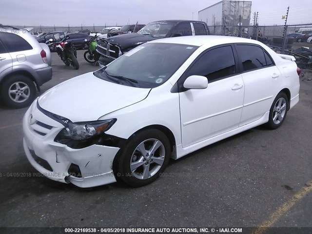 5YFBU4EE8DP219485 - 2013 TOYOTA COROLLA S/LE WHITE photo 2