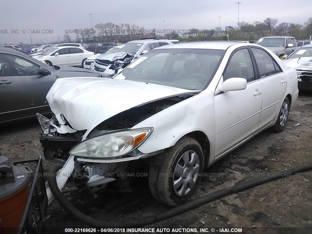 4T1BE32K22U575878 - 2002 TOYOTA CAMRY LE/XLE/SE WHITE photo 2