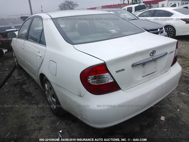 4T1BE32K22U575878 - 2002 TOYOTA CAMRY LE/XLE/SE WHITE photo 3