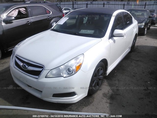 4S3BMBF6XB3216475 - 2011 SUBARU LEGACY 2.5I PREMIUM WHITE photo 2