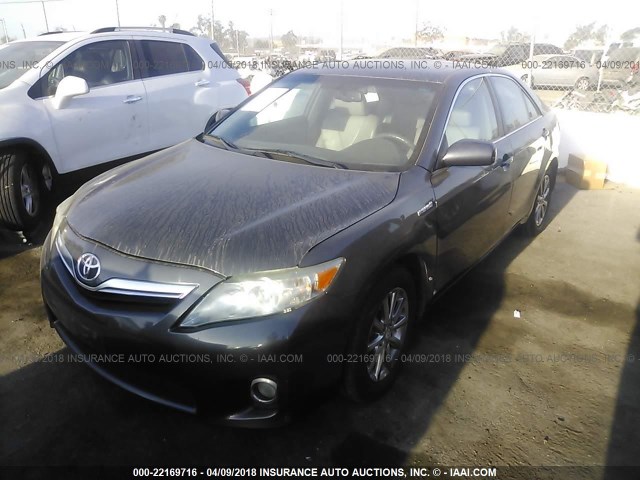 4T1BB3EK6BU137062 - 2011 TOYOTA CAMRY HYBRID GRAY photo 2