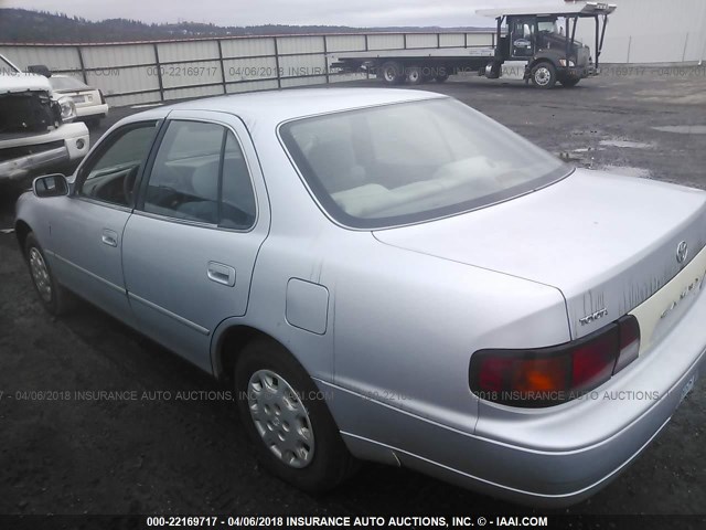 JT2BG12K2T0348212 - 1996 TOYOTA CAMRY DX/LE/XLE SILVER photo 3
