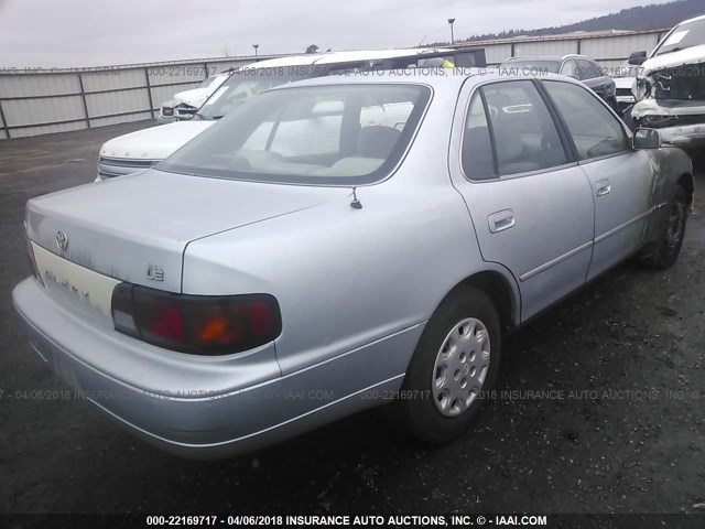 JT2BG12K2T0348212 - 1996 TOYOTA CAMRY DX/LE/XLE SILVER photo 4