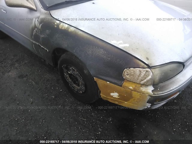 JT2BG12K2T0348212 - 1996 TOYOTA CAMRY DX/LE/XLE SILVER photo 6