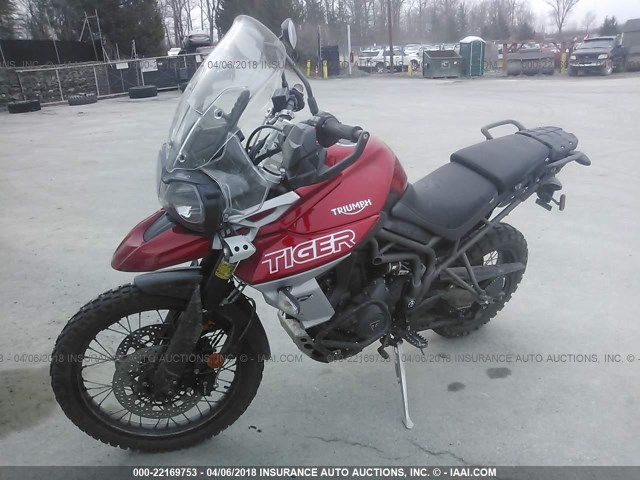 SMTE09BF3JT872086 - 2018 TRIUMPH MOTORCYCLE   RED photo 2
