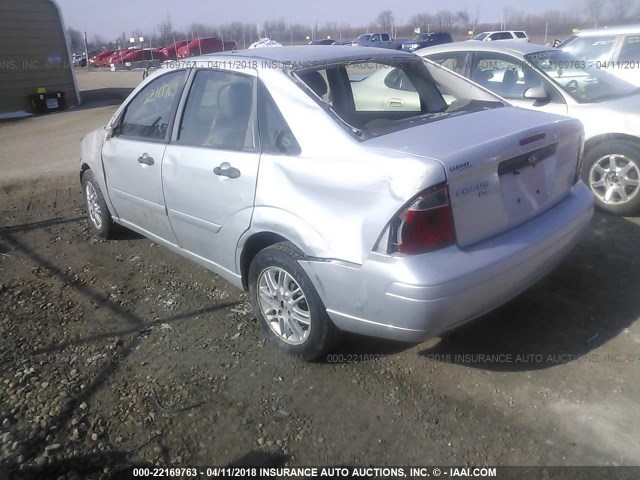 1FAHP34N97W314961 - 2007 FORD FOCUS ZX4/S/SE/SES SILVER photo 3