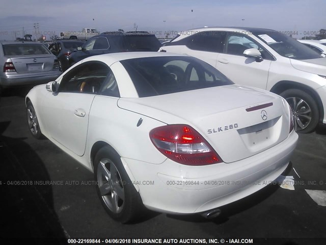 WDBWK54FX6F106637 - 2006 MERCEDES-BENZ SLK 280 WHITE photo 3