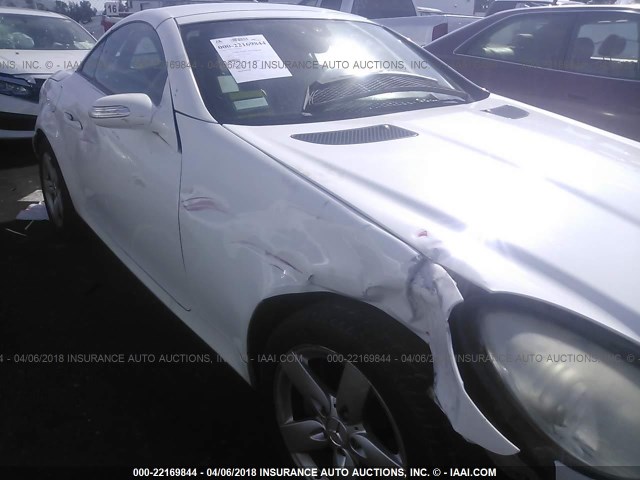 WDBWK54FX6F106637 - 2006 MERCEDES-BENZ SLK 280 WHITE photo 6